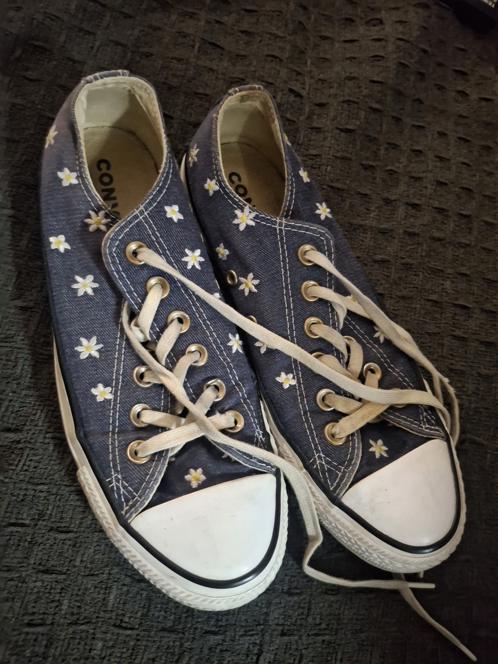Converse Navy Canvas Low-Top Sneakers with White Daisy Print